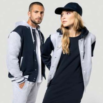 Bluza rozpinana z kapturem, unisex, z kontrastowymi rękawami i zapięciem na napy.